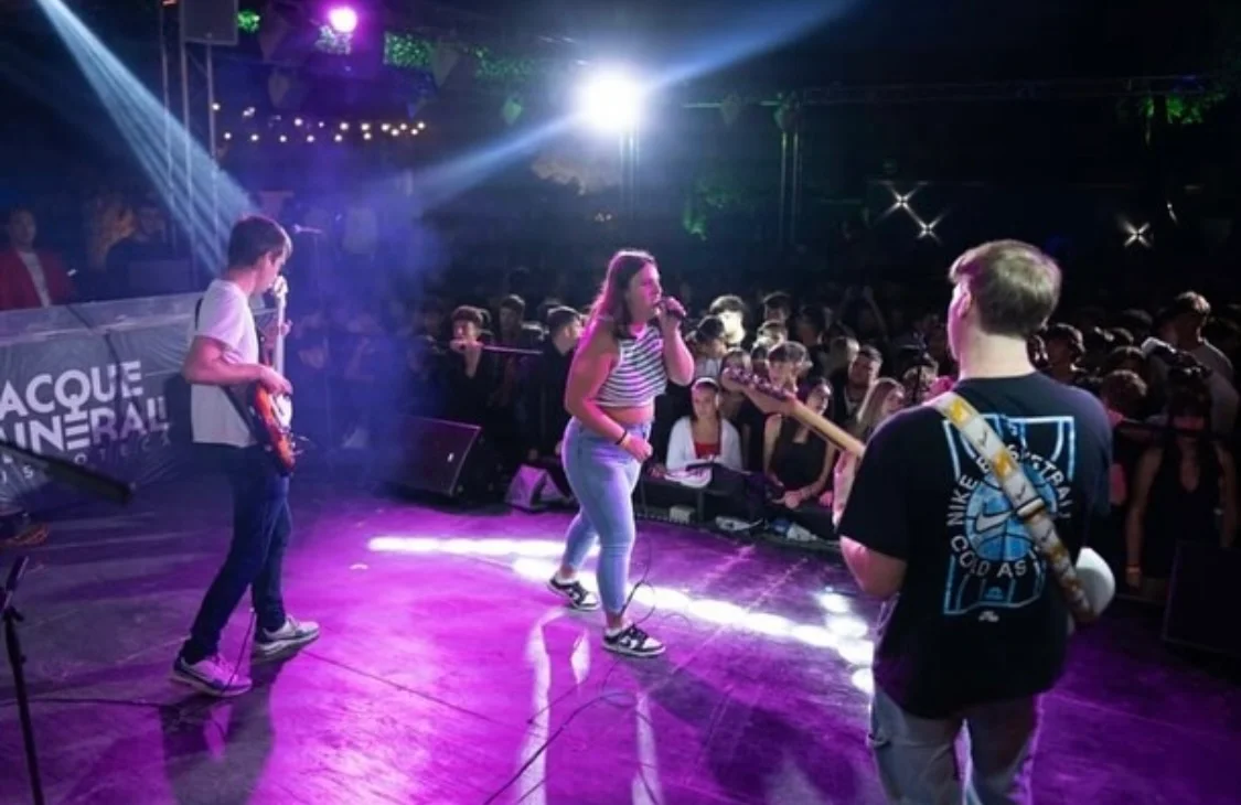 Immagine della band al parco Acque Minerali di Imola durante il Timeless School Contest.